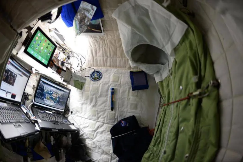 My #bedroom aboard #ISS. All the comforts of #home. Well, most of them. #YearInSpace