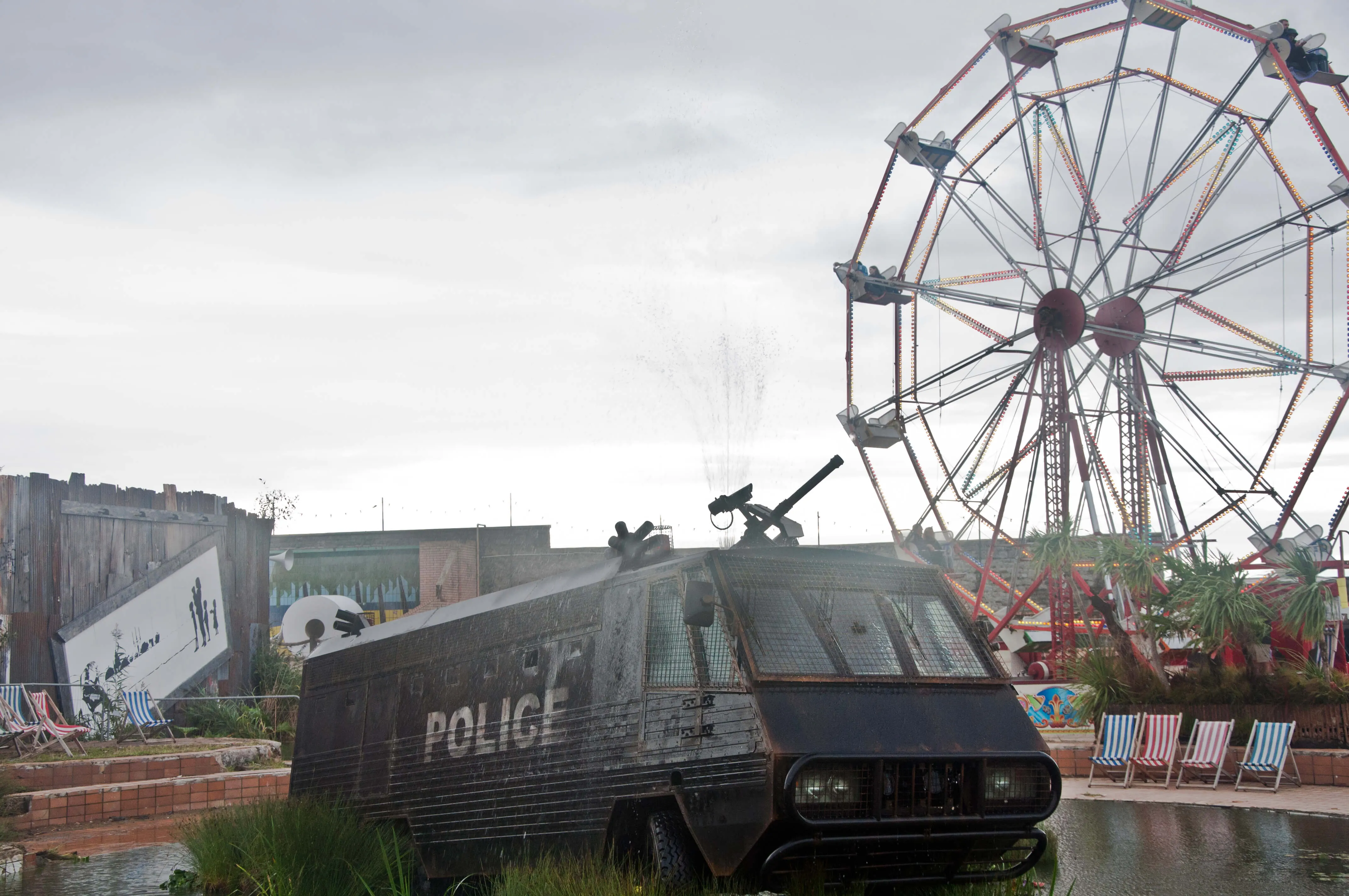 dismaland banksy